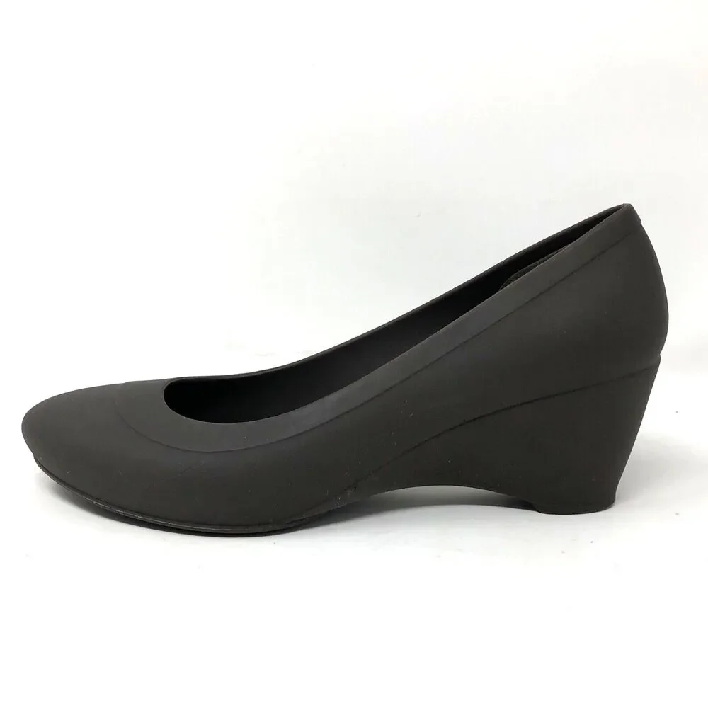 Crocs Lina Wedge Pumps Womens 8 Taupe Slip On Heels Comfort Career Shoes NWOT
